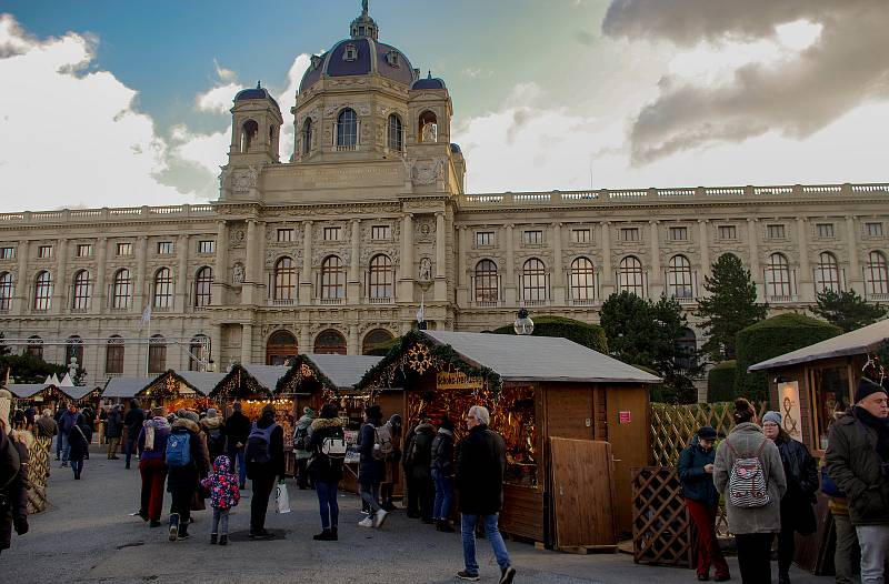 Obrazová vzpomínka na tradiční adventní trhy ve Vídni