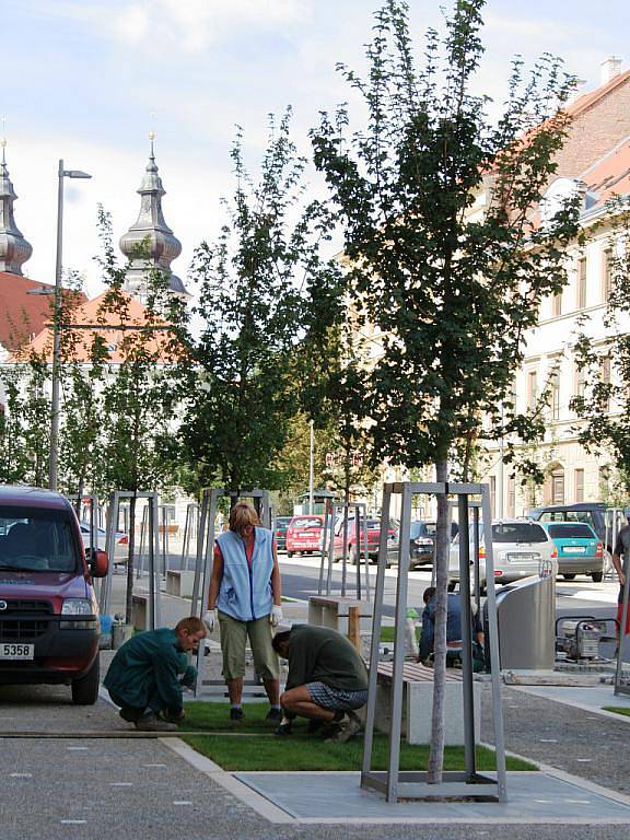 Restaurovaná socha se vrátila na znojemskou ulici Jana Palacha.