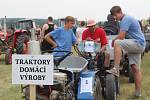 Na osm desítek řidičů traktorů a traktůrků soutěžilo v tradiční traktoriádě ve Tvořihrázi.