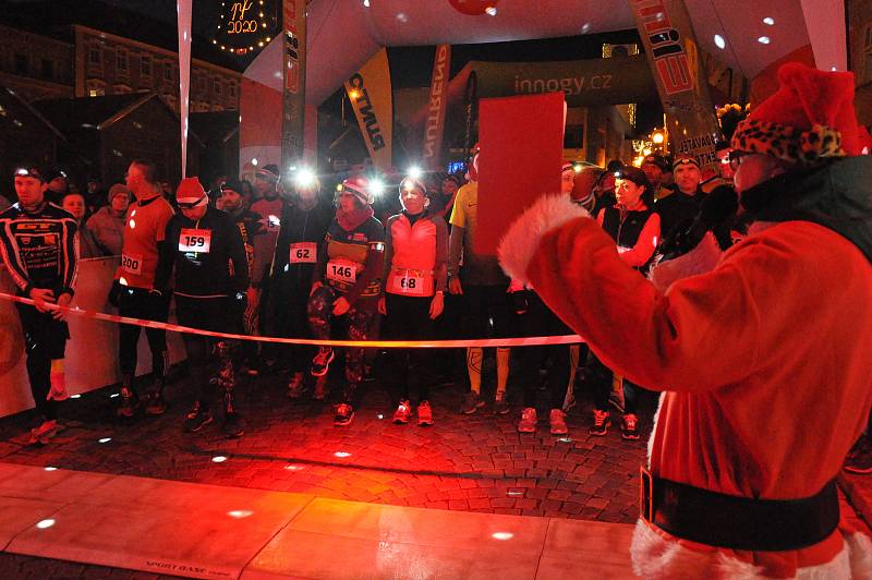 Ve Znojmě se o víkendu běžel první Wobenzym Christmas Night Run.