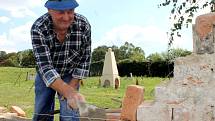 Židovský hřbitov doznává od loňska oprav a úprav, které mu mají vrátit důstojnost.