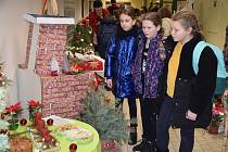 Znojemská střední škola v Dvořákově ulici nabídla tradiční vánoční výstavu.