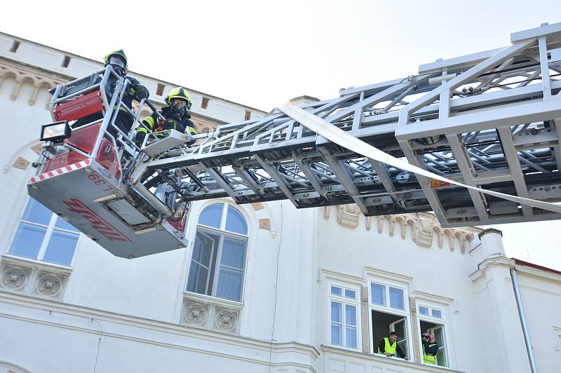 Taktické cvičení hasičů v Domově pro seniory v Jevišovicích na Znojemsku