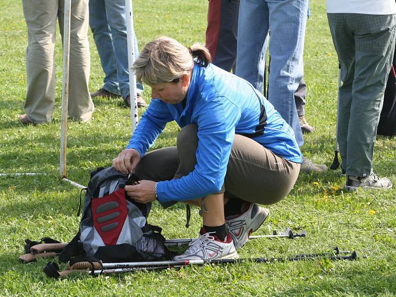 Desítky vyznavačů nordic walkingu vyrazily v sobotu do Podyjí.