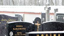 Otazníky vyvolává záměr prodeje části hřbitova v Křídlůvkách na Znojemsku. Jde o pás u zdi hřbitova, na kterém jsou roky hroby s náhrobky.