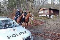 Policisté kontrolovali u Vranovské přehrady chaty.