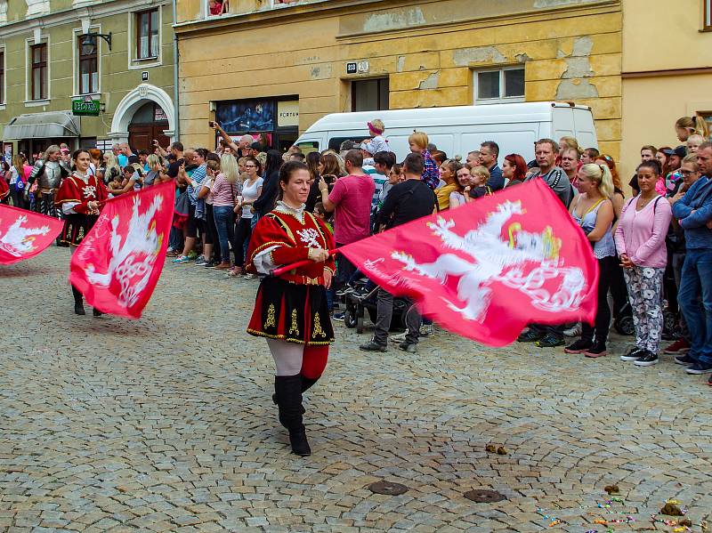 Znojemské historické vinobraní. Diváky přitahovala mimo jiné tradiční historický průvod .