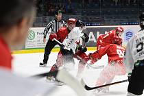 Hokejisté Znojma (bílí) hráli v 6. kole Chance ligy proti Frýdku-Místku.