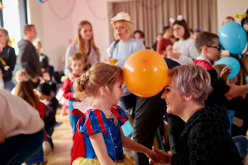 Spolek Dvě rybky připravil počátkem března pro hrušovanské děti první karneval. Foto: Jaroslava Blahová