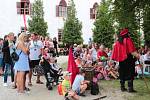 Hrad Bítov nabídl o třetím srpnovém víkendu tradiční dvoudenní pouť. Nechyběly řemeslné stánky ani divadlo pro děti. Na hrad zamířily stovky turistů.