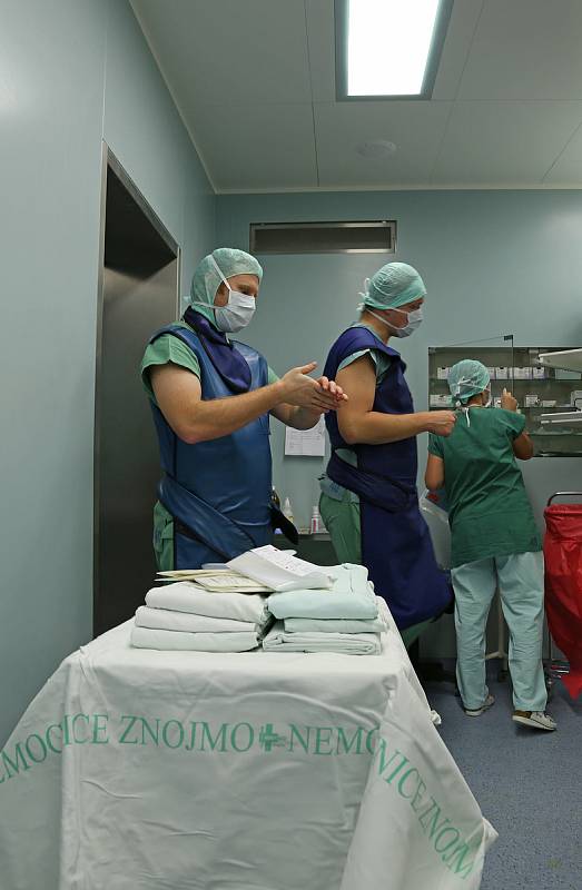 Příprava na operaci ve znojemské nemocnici: