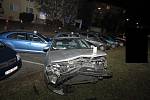 Škodu za čtvrt milionu způsobil řidič, který ve Znojmě zavinil nehodu, při které poškodil pět aut.