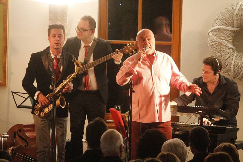 Zahajovací koncert festivalu JazzFest Znojmo 2016 patřil patronovi festivalu Peteru Lipovi a jeho kapele. Hosté zcela zaplnili restauraci hotelu Prestige, která se dočasně proměnila v koncertní sál.