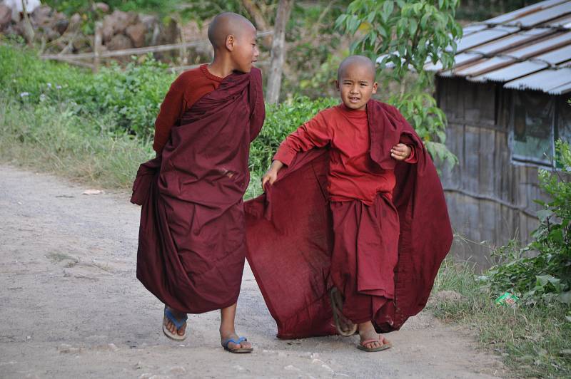 Jiří Eisenbruk svou přednášku nazval Mizející Myanmar. Při cestách po zemi známé dříve jako Barma se zaměřil na domorodé obyvatelstvo v obtížně přístupných oblastech