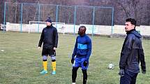 Tým Moravského Krumlova, který hraje krajský přebor, posílili Ukrajinec Viacheslav Komarovskyi (vlevo) a Soubafolo Youssouf Traore z Pobřeží Slonoviny.