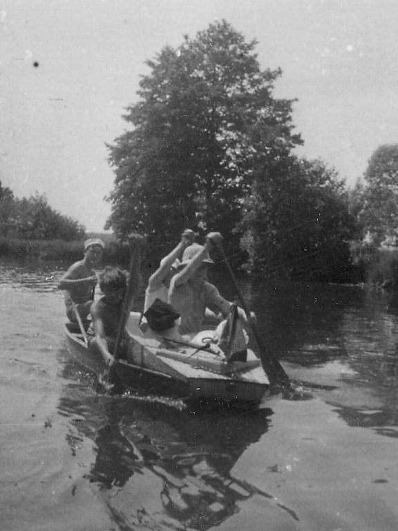 Vodáci na fotografiích mapují historii a současnost místních vodomilů.