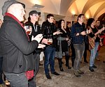 Až do 7. dubna lze v Domě umění na Masarykově náměstí ve Znojmě vidět nevšední fotky z rockových koncertů na Znojemsku. Kapely, zákuslisí, fanynky...