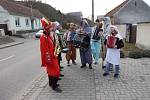 Tradiční masopust pořádali  o víkendu únanovští hasiči. V sobotu prošel obcí masopustní průvod,, v neděli bavil děti maškarní ples. Foto: archiv SDH