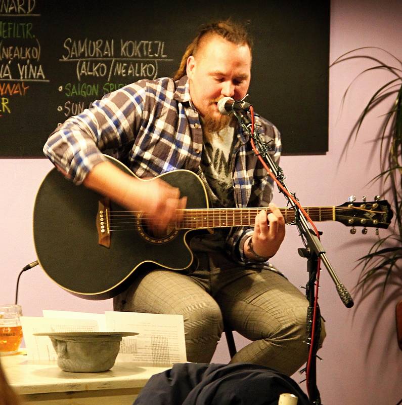 Bistro Chez Martine ve Znojmě hostilo koncert Dana Vertíga a Vojty Kulicha.