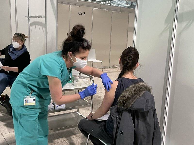 Očkování proti Covid-19 zajišťuje Emergency Medical Team CZ z brněnské fakultní nemocnice Bohunice.