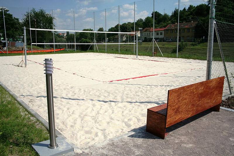 . Bývalou vodárnu mohou již nyní využívat sportovci, k dispozici mají beachvolejbalový kurt .