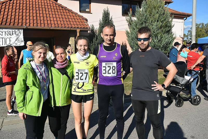 Třicátý ročník Krumlovského běhu zahájil novou sezonu Znojemského běžeckého poháru. Na start závodu se třetí říjnovou sobotu postavily desítky běžců a běžkyň.