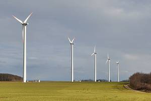 Větrná elektrárna u Břežan na Znojemsku. Největší větrný park na jižní Moravě