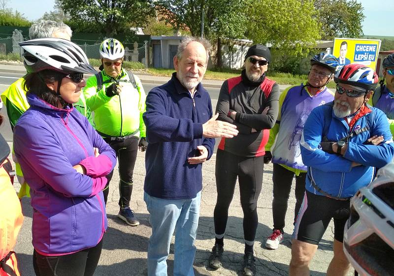 Téměř tři desítky cyklistů se vydaly na cestu Po stopách železné opony.