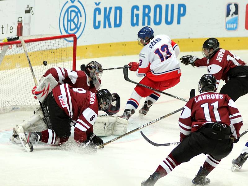 Čeští reprezentanti do osmnácti let porazili ve Znojmě Lotyšsko 7:4.