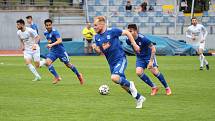 Znojemští fotbalisté (v bílém) podlehli poslední dubnovou středu na domácím pažitu Sigmě Olomouc B 1:4.