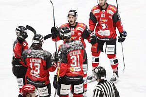 Hokejisté Znojma vyzráli v sobotu v pátém kole třetí nejvyšší tuzemské soutěže. Doma se poprvé v sezoně postavili týmu Drtiči Hodonín nad týmem Valašského Meziříčí 8:1.