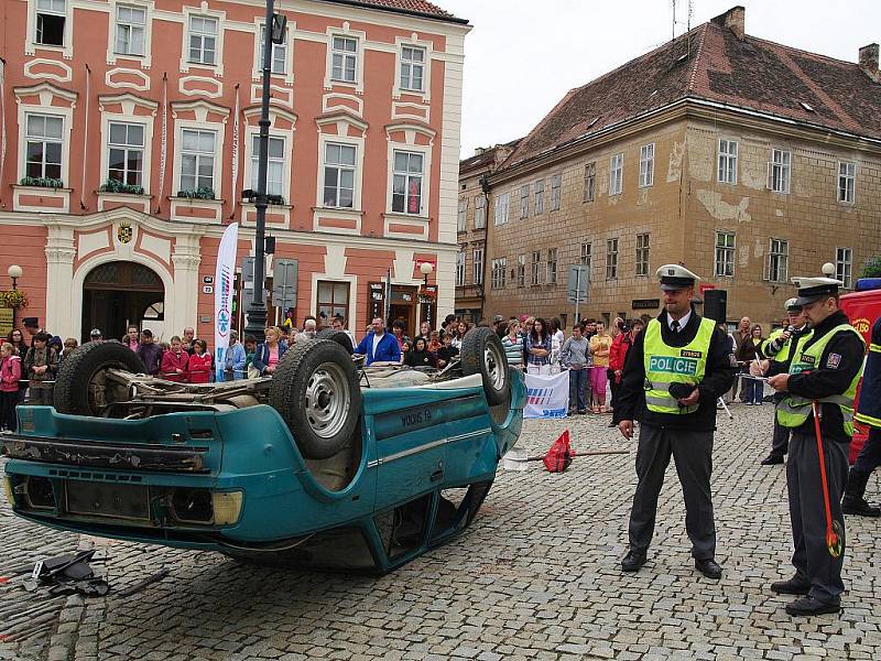 Ukázky práce záchranářů, policistů a hasičů na Masarykově náměstí.