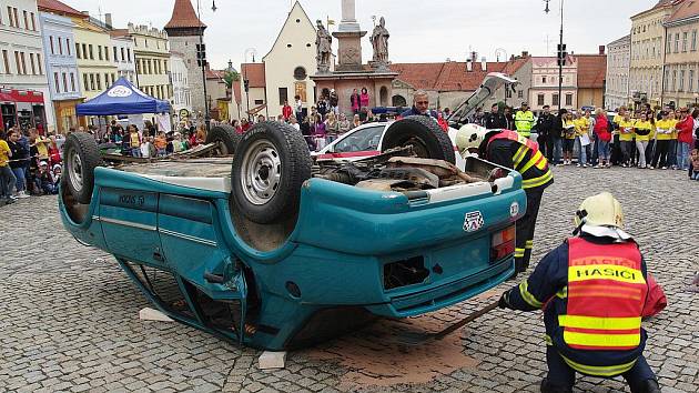 Ukázky práce záchranářů, policistů a hasičů na Masarykově náměstí.