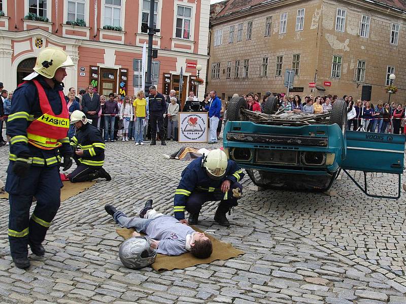 Ukázky práce záchranářů, policistů a hasičů na Masarykově náměstí.