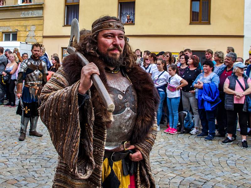 Druhým dnem vyvrcholilo v sobotu Znojemské historické vínobraní.. Diváky přitahovala mimo jiné tradiční historický průvod