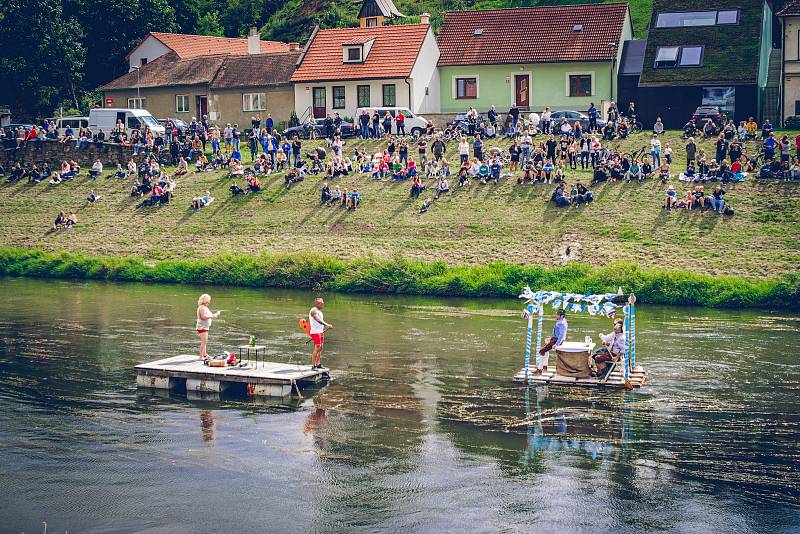 Přátelé Dyjské vsi uspořádali na Dyji ve Znojmě desátou Neckyádu.