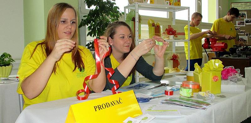 Střední škola ve Dvořákově ulici ve Znojmě předvedla zájemcům, jaké odborníky ve svých třídách připravuje.