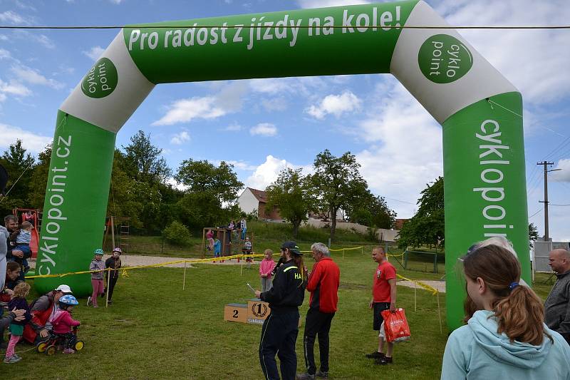 Čtvrtého ročníku Cyklistikiády se poslední květnovou sobotu zúčastnilo ve Vranovské vsi sedm desítek dětí. Foto: Z. Kasal