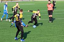 Tasovičtí fotbalisté (v černožlutém) porazili v sobotním druhém přípravném utkání celek třetiligového Wullersdorfu z Rakouska 6:1.