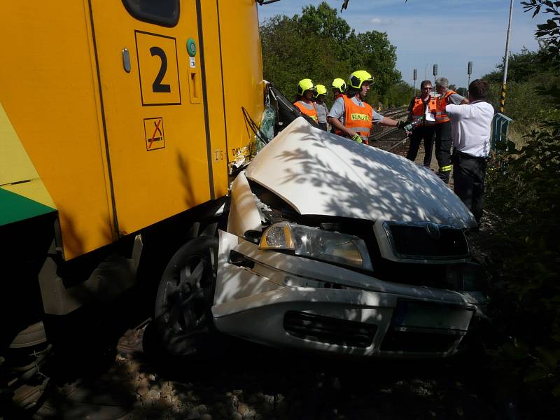 V pátek 18. srpna vjela u železniční stanice Olbramkostel na Znojemsku na železniční přejezd Octavia v době, kdy tudy projížděl motorový vlak. Při srážce zemřeli dva lidé, dítě ve vážném stavu transportovali záchranáři vrtulníkem do Brna.