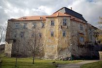 Chátrající miroslavský zámek se letos dočká rekonstrukce.