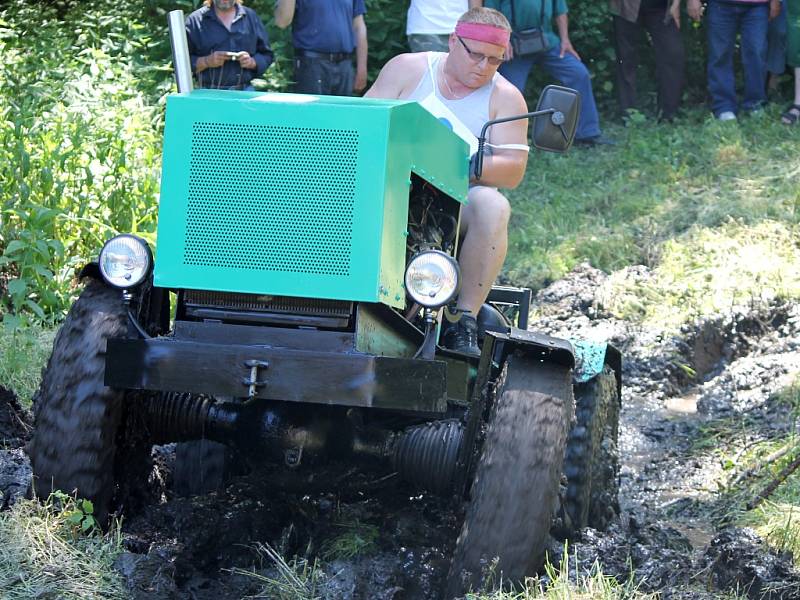 Na tradiční hektoriádě zápolili řidiči větších i menších traktorů.