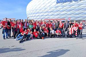 Fotbalisté SK Bayern Křepice vyrazili poslední říjnový víkend do Mnichova. Zde zhlédli klání mezi jejich bavorským jmenovcem s Mohučí a sehráli přátelské klání s oficiálním fanklubem mnichovského velkoklubu.