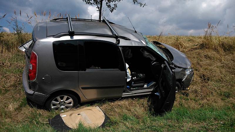  Na silnici 398 u obce Vranov nad Dyjí havarovalo osobní auto.