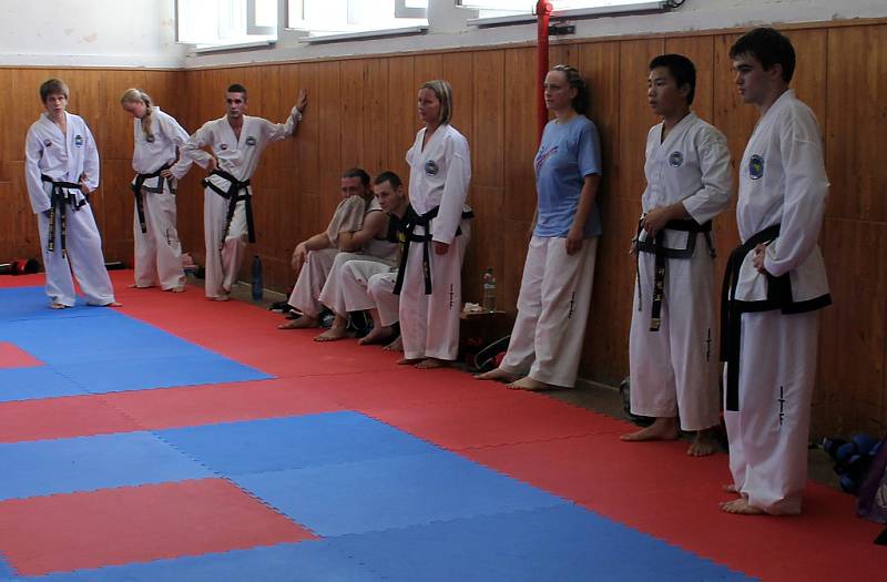 Znojemští taekwondisté se pečlivě připravují na světový šampionát pod dohledem svého učitele Františka Macka.