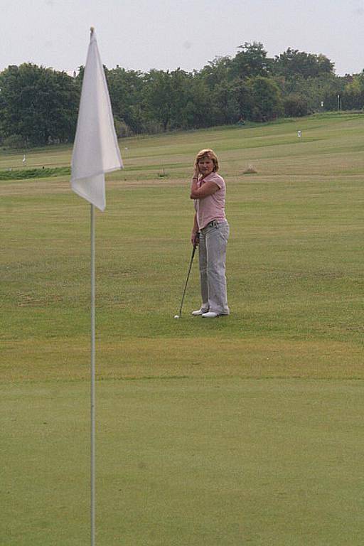 Golfové hřiště v Těšeticích má za sebou další turnaj. Znovu vyhrál Pavel Šareš. Ženám dominovala Eva Nováková.