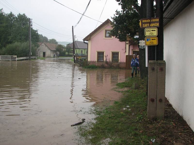 Voda se vylila i ve Střelicích a Jevišovicích.