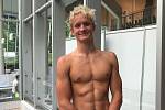 Znojemský plavec Adam Hlobeň si nyní vyzkouší mládežnickou olympiádu a za dva roky by rád na tu dospělou do Japonska.