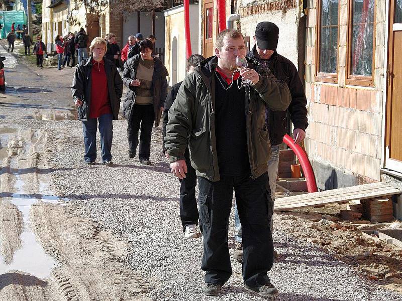 Páté putování po sklípcích lákalo stovky hostů