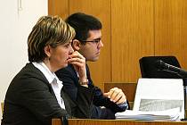 Renata Horáková se svým právníkem Jiřím Feichtingerem při čtvrtečním jednání u znojemského soudu.